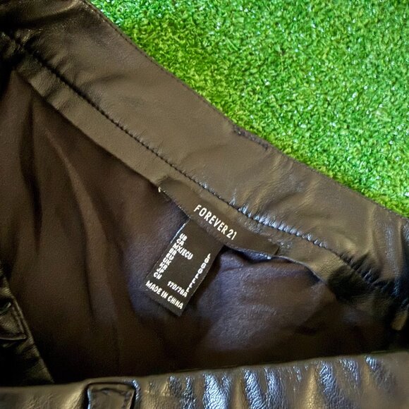 Forever 21 Women’s Mini Retro Bodycon Vegan Leather Lining Skirt in Black Size L - Picture 7 of 14